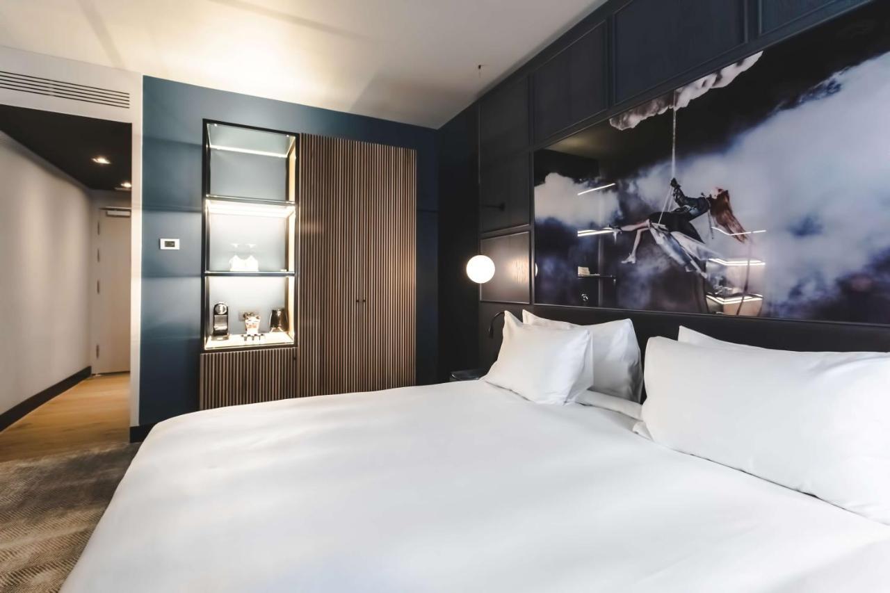 Radisson Blu Hotel, Madrid Prado Exterior photo
